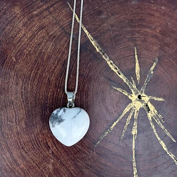 Sterling Silver Howlite Heart Necklace Love Jewelry Minimalist - Picture 1 of 7